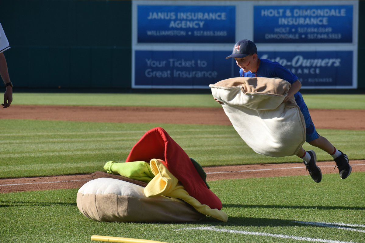 LansingLugnuts's tweet photo. #OpeningNightAtHome https://t.co/BjdmFFiJ8D