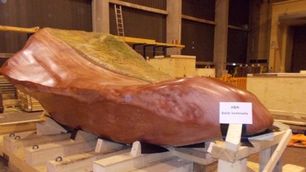 La Piedra #Kueka se encuentra nuevamente en #Venezuela desde este jueves, luego que estuviera en exhibición en #Berlín desde 1998👉bit.ly/2VfOBjG

Los esfuerzos del Gobierno venezolano permitieron el regreso de este símbolo sagrado para el pueblo #Pemón
