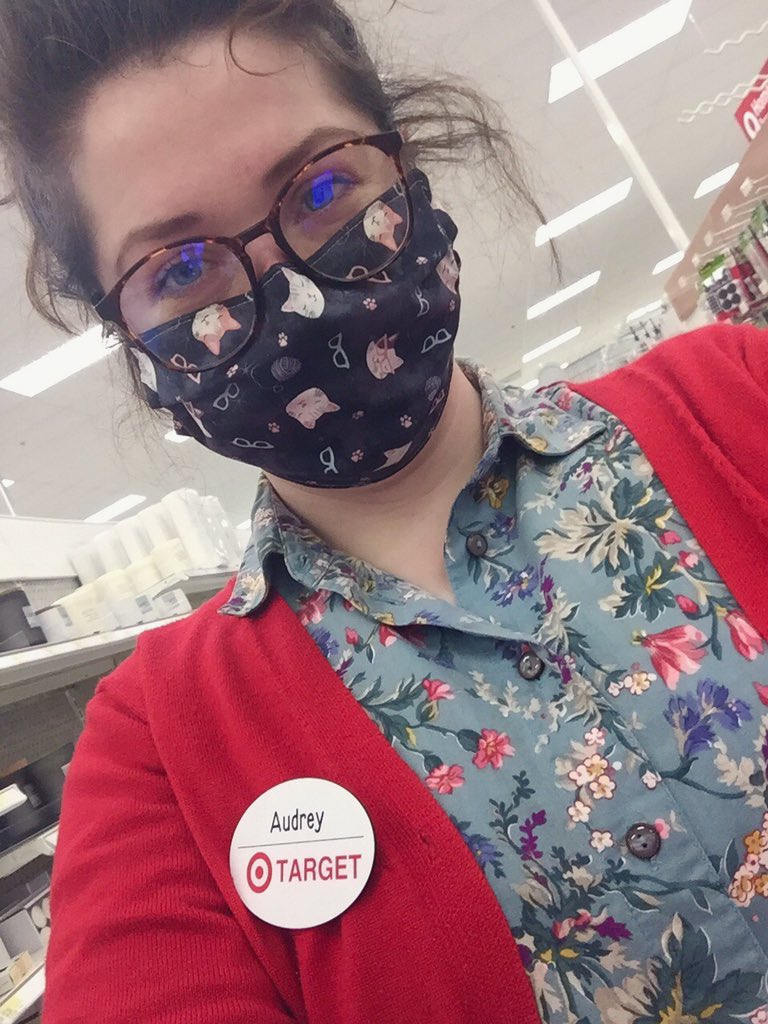 Big shout out to TL Lisa for making literally hundreds of masks for anyone who needs them! Of course my mask has cats wearing glasses 🐱👓 #meow #safesayville #targetstyle