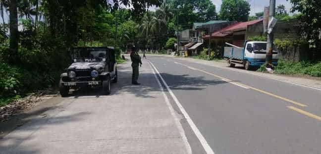 3Qpmfc's tweet photo. On April 16, 2020 at about 10:50AM, Personnel of 3rd platoon, 1st QPMFC led by PCpl Mark Anthony Russel, under the supervision of PLT REYNANTE G DE CHAVEZ, Platoon Leader, conducted  Security patrol and police visibility to prevent against lawless criminals and illegal activities https://t.co/RiOWtF5New