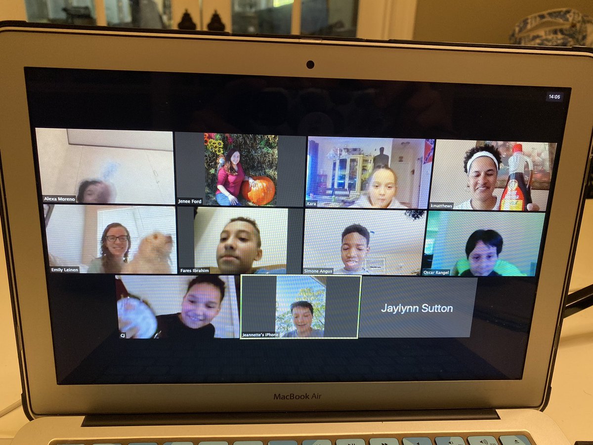 jenee369's tweet photo. Best zoom so far! We had a scavenger hunt!! @SCEBulldogs https://t.co/HsKpXNd70d