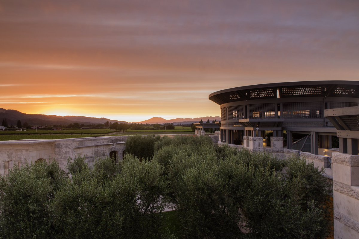 Opus One welcomes you to join CEO, David Pearson, Winemaker, Michael Silacci, and our other Senior Managers for a live virtual tasting, #openthatbottle. The team will share stories over their favorite wines from around the world on April 17, 3:00 PM PST.

opusonewinery.zoom.us/j/99616738662?…