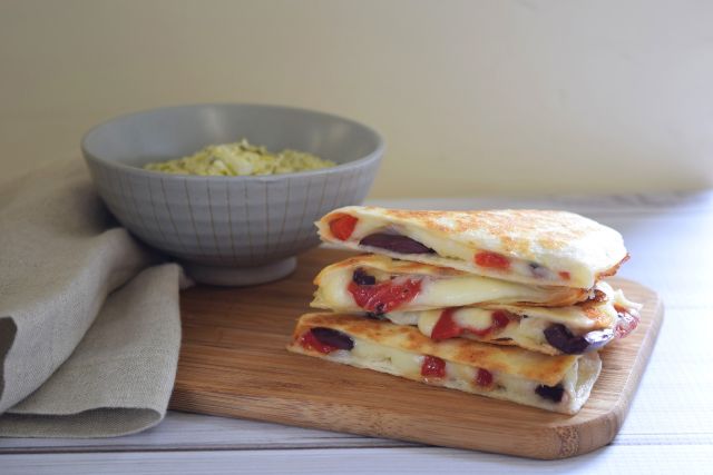 Jeffs_Garden's tweet photo. Need to change things up a little? Put a Mediterranean twist on a classic Quesadilla by swapping out mozzarella for cheddar cheese and add pantry items like Roasted Red Peppers &amp; Kalamata Olives! https://t.co/M3KVy2y6AZ https://t.co/1uzDrC1NN5