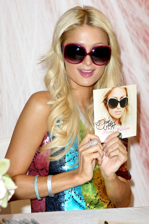 Refinery29's tweet photo. i miss sunglasses that made us look like bugs #R29MovieClub https://t.co/iWjdUtAiLF