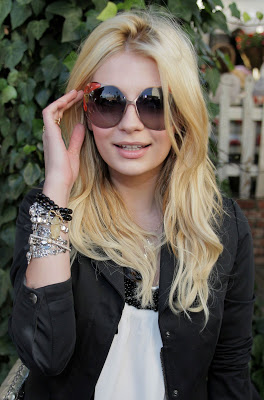 Refinery29's tweet photo. i miss sunglasses that made us look like bugs #R29MovieClub https://t.co/iWjdUtAiLF