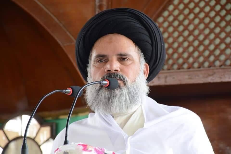 بقلوب مؤمنة بقضاء الله وقدره
 أتقدم بخالص المواساة والعزاء لذوي الفقيد السيد عباس الموسوي واحبته واتقدم بالمواساة والعزاء لطلبة الحوزة العلمية ولأهالي البصرة الفيحاء بهذا المصاب الجلل
 فلقد كان سيداً
ابياً محترماً محباً للجميع
فانّا لله وانّا اليه راجعون واعظم الله أجورنا وأجوركم