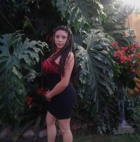 Lauratuputita's tweet photo. Qué tal mi putivestido?? Dime si me lo quieres quitar... https://t.co/j65shTuQH2