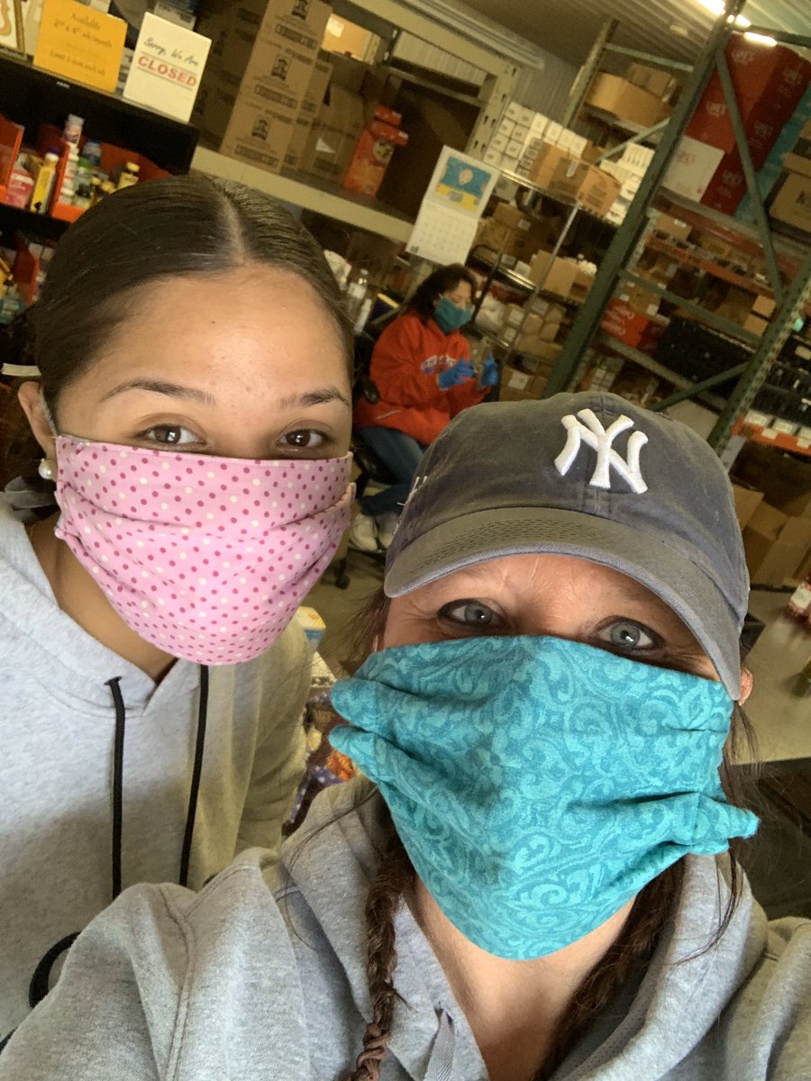 kansas_robinson's tweet photo. Grateful that I got a chance to help out at my Aunt’s church’s food pantry today!😁 @ShellyRoofe https://t.co/SfwKQkwj98