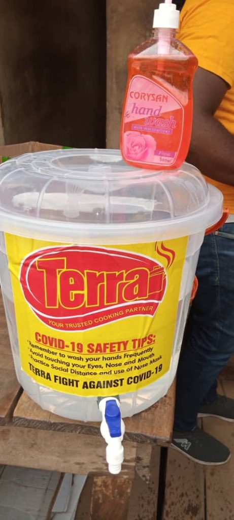 Sunil_Sawhney's tweet photo. #TerraCares 
I salute 🙏 our @TerraCubesNaija &amp; @renewfabriccare teams of @TGIDistri at #Ibadan for proudly walking the talk, earlier today, by sweeping and keeping our AgbenI Market safe and healthy
Humanity and Hygiene will triumph this #Covid_19
#StaySafe
#ThisTooShallPass https://t.co/XjNNHbZVDy
