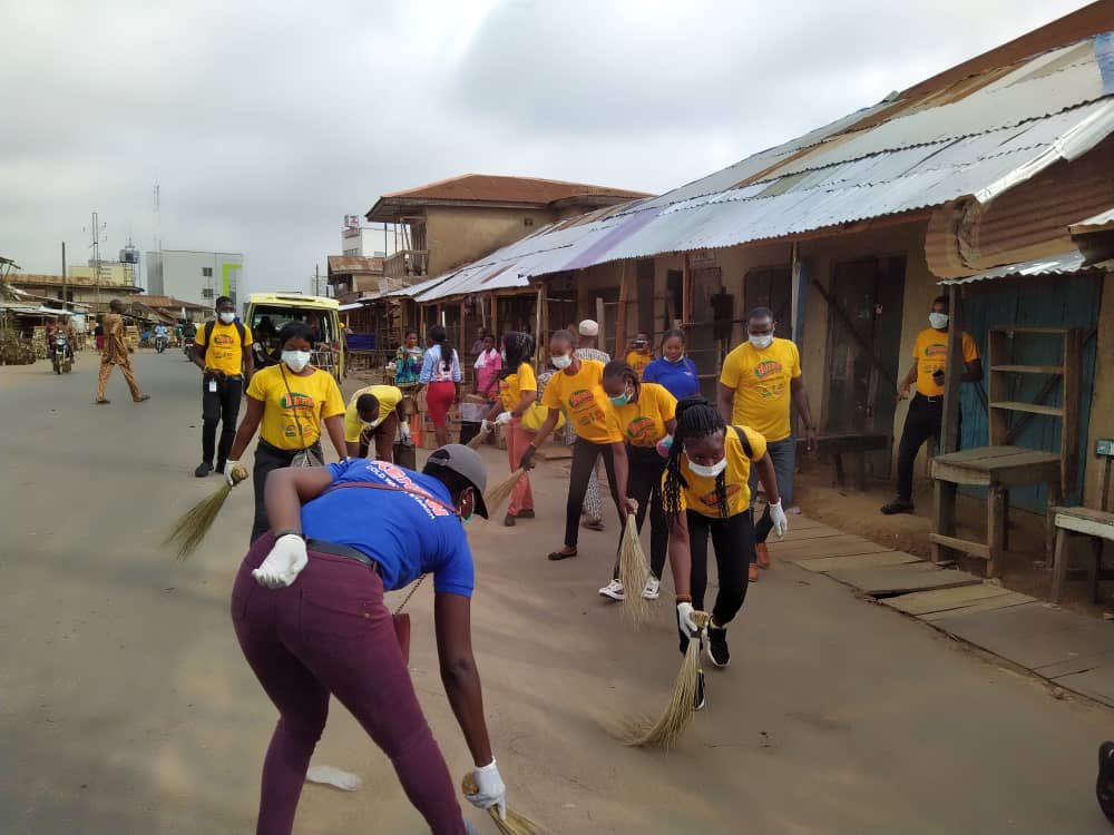 Sunil_Sawhney's tweet photo. #TerraCares 
I salute 🙏 our @TerraCubesNaija &amp; @renewfabriccare teams of @TGIDistri at #Ibadan for proudly walking the talk, earlier today, by sweeping and keeping our AgbenI Market safe and healthy
Humanity and Hygiene will triumph this #Covid_19
#StaySafe
#ThisTooShallPass https://t.co/XjNNHbZVDy
