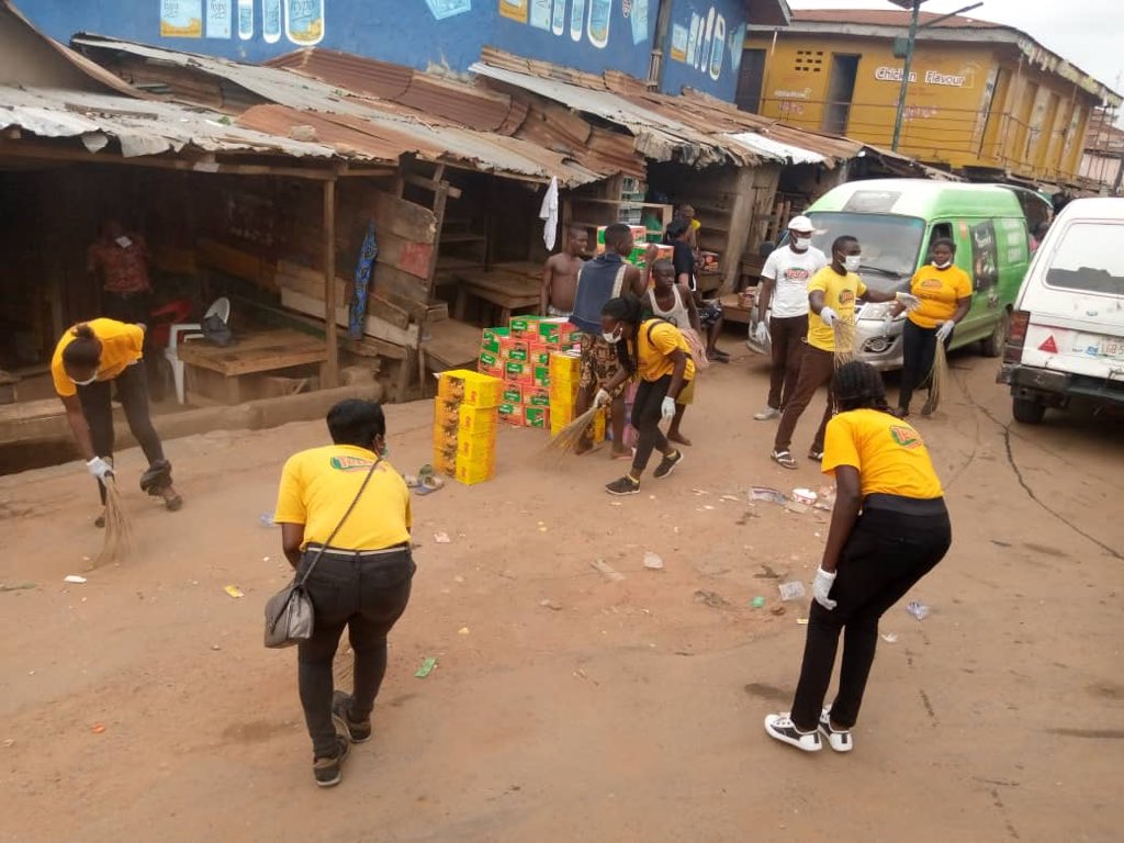 Sunil_Sawhney's tweet photo. #TerraCares 
I salute 🙏 our @TerraCubesNaija &amp; @renewfabriccare teams of @TGIDistri at #Ibadan for proudly walking the talk, earlier today, by sweeping and keeping our AgbenI Market safe and healthy
Humanity and Hygiene will triumph this #Covid_19
#StaySafe
#ThisTooShallPass https://t.co/XjNNHbZVDy