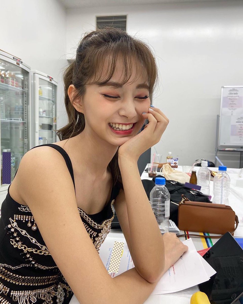 myaurorabin's tweet photo. reply to this tweet and i'll tell you a topic and you choose your 4 favourites 

i got : maknaes https://t.co/DpMoTxTYMp