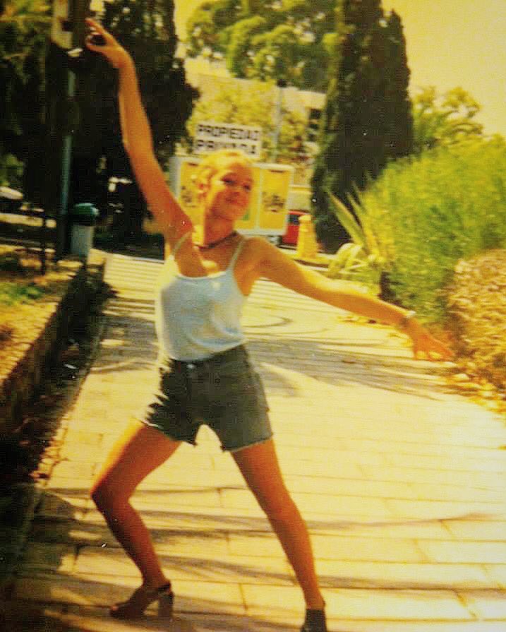 andersonjules1's tweet photo. Joining the thread #MeAt20 1996, Tenerife. Time of my life ❤️ #Airtours #holidayrep https://t.co/z1zmkI9buD