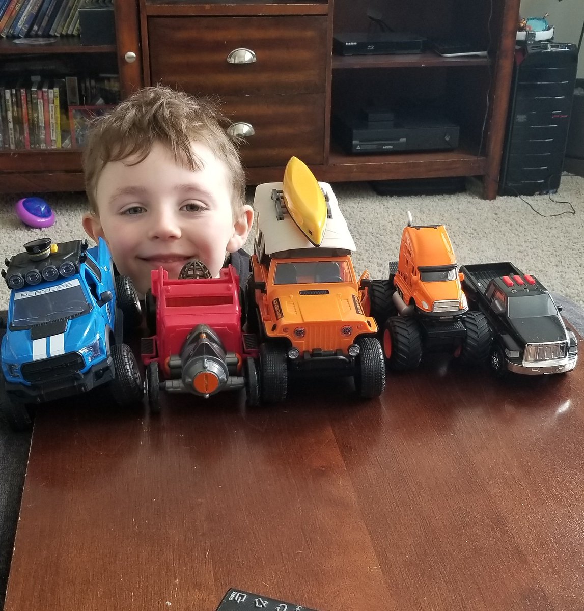 MrsRickersClass's tweet photo. At home learning is a new adventure for us all, but I think we're getting the hang of it! "Find 5 of one object." #earlynumeracyskills #countingcollectionsathome @IREC1 @WCPS72 https://t.co/mW5EmhhAow