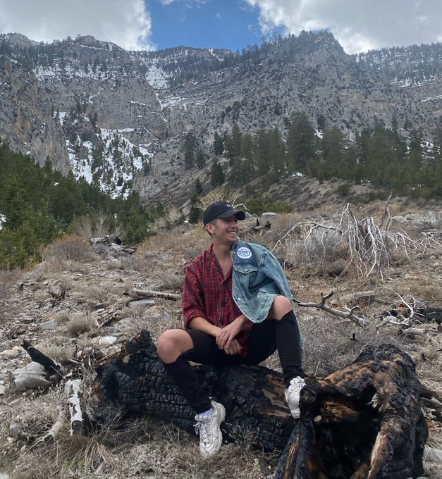 Watch that bitch's leaked NSFW photo on TwXstars