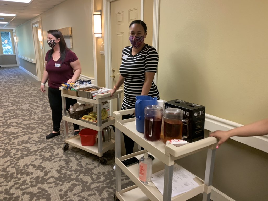 RegencySenior's tweet photo. Mobile Happy Hour?  With fresh popcorn and warm cookies?  Yes, please!  #seniorliving #quarantine #happyhour #weloveourresidents https://t.co/JK2rPN0V1q