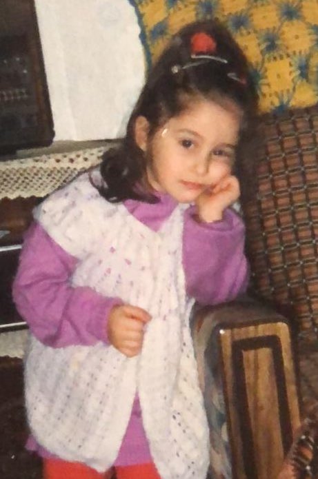neslihanedizz's tweet photo. Şimdi size bu ailedeki prensesin neden ben değil de ablam olduğunu en basit yolla anlatcam https://t.co/Yzw55XJJKI