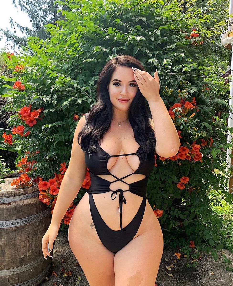 Dragon15404337's tweet photo. 💕 Luyah 💕😍🍑💕#Luyah #Linda 💕#StayHome 🏠 #thursdayvibes ☀️ 🏞️ #StaySafeStayHome 🏠 #ThursdayMotivation #bigcurves #thighs ❤️💕 #🐰📸😋 https://t.co/varhi67mND