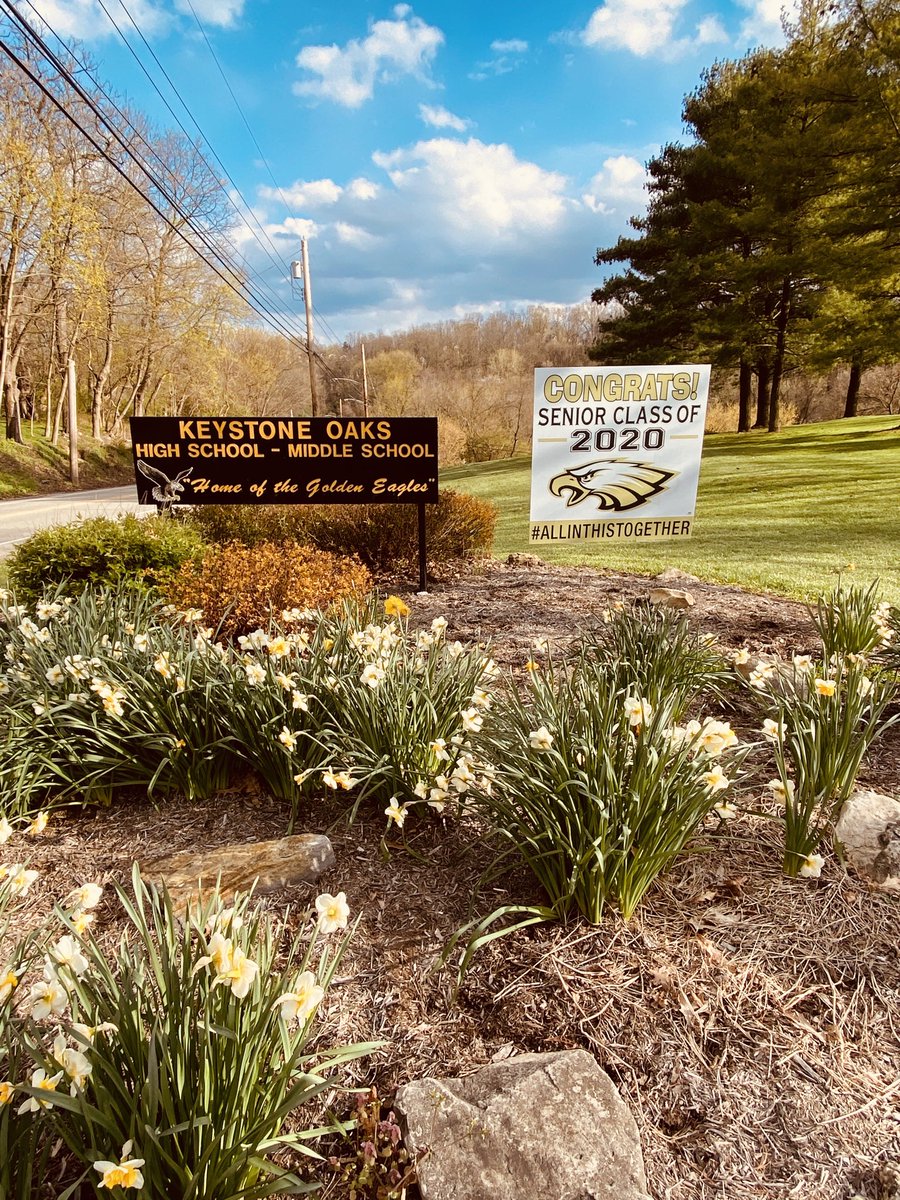 A big thank you to ⁦<a href="/graphics22signs/">Graphics 22 Signs</a>⁩ for the sign donation and recognizing our 2020 Senior Class! #KOproud