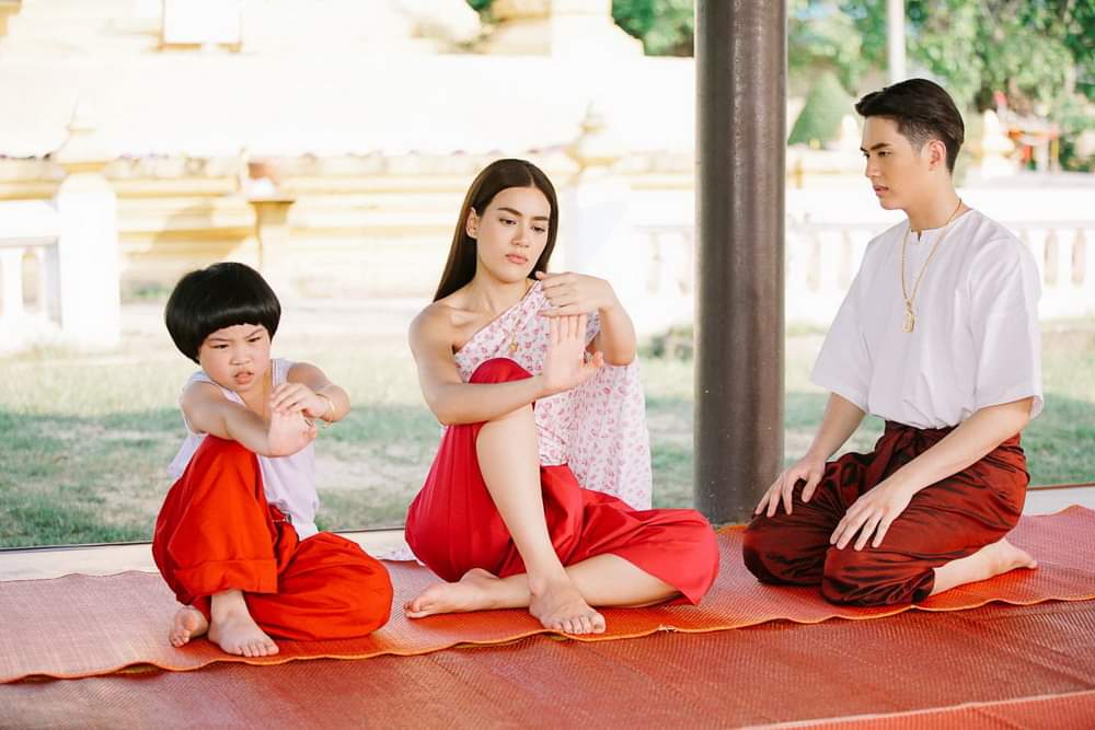 khunratee's tweet photo. หมอยาทองเอก กับ แม่ชบา หวนคืนจออีกครั้งให้แฟนช่อง 3 หายคิดถึง!! ละครสายฮาที่ทุกคนรู้จักกันดี “ทองเอก หมอยา ท่าโฉลง”

https://t.co/E1ptJsLFgzหมอยาทองเอก-กับ-แม่ชบา-ห/

#CH3Plus #Ch3Thailand
#คิมเบอร์ลี #ทองเอกหมอยาท่าโฉลง
#มาริโอ้เมาเร่อ
#ละครช่อง3 #ละครน้ำดี https://t.co/5ZVRSyZ9us