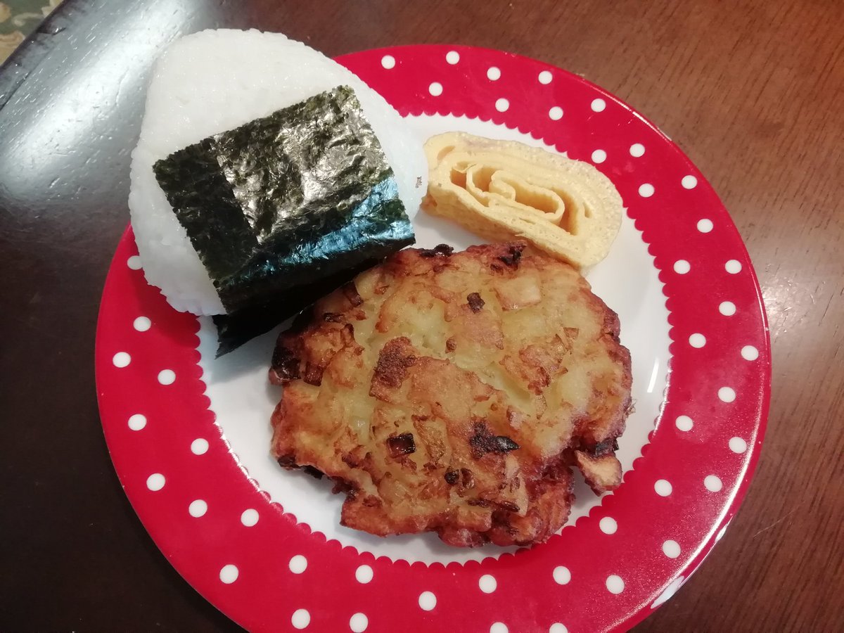 もか やっさんlove 二時間かけて作ったハッシュポテトとたらこ卵焼き おにぎりはお母さんの手作り お母さんが握ったぎゅうぎゅうのおにぎりが一番好き ちゃんもかクッキング