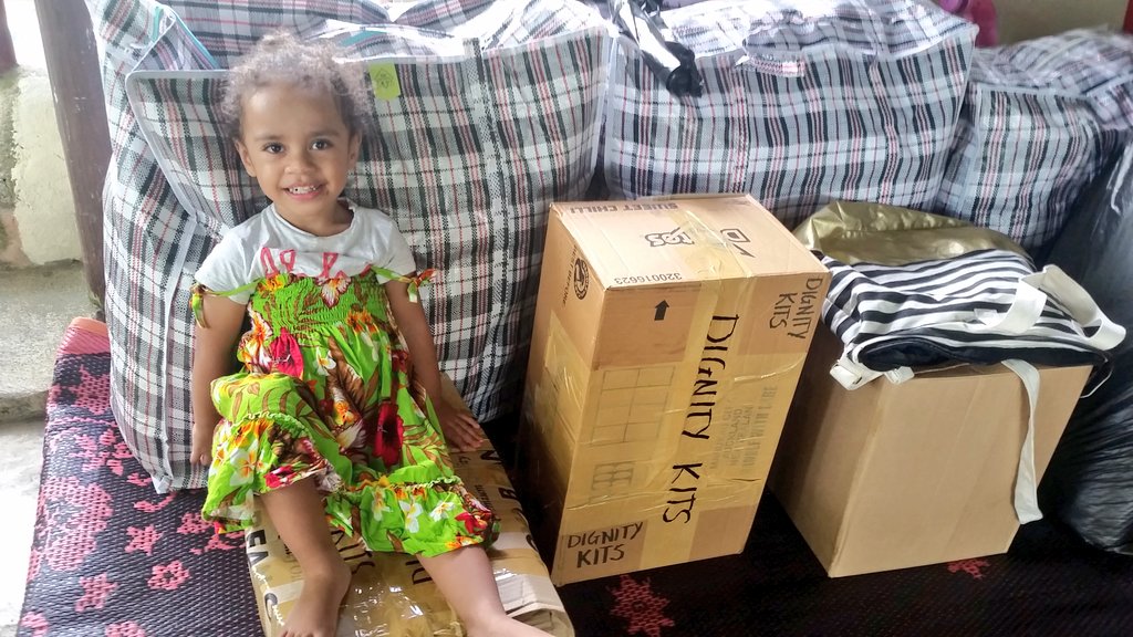 annmary_raduva's tweet photo. maintaining #SocialDistancing while loading the #LagilagiRelief #PostTCHarold relief stuff bound for a community in #Kadavu all used clothes, household items & lots of love! Vinaka aunties @lenoraq_mp @TaleiTora @DebSingh_Fiji for connecting us to the communities ☺ https://t.co/Xi6jX6glMY