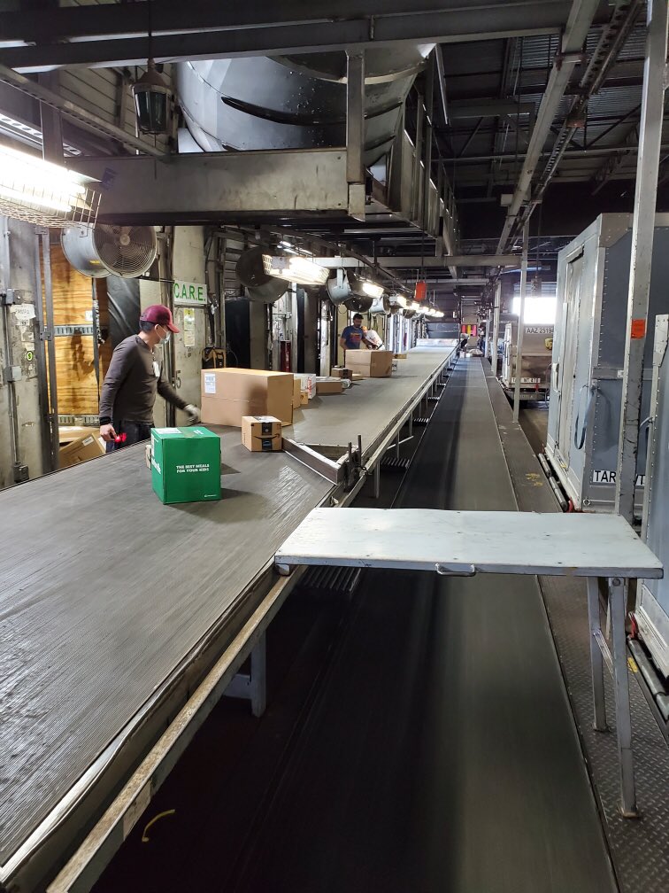 DfwTwilight's tweet photo. Cleaning 🧼 work areas and practicing social distancing #UPSersAreThere #WeAreFightingCorona #ProudUPSers https://t.co/mBt24adt1I