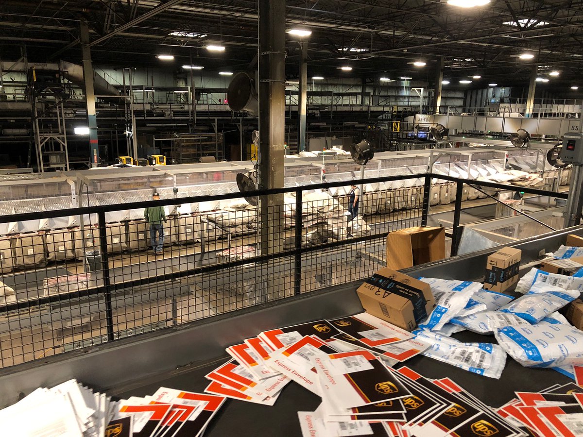 DfwTwilight's tweet photo. Cleaning 🧼 work areas and practicing social distancing #UPSersAreThere #WeAreFightingCorona #ProudUPSers https://t.co/mBt24adt1I