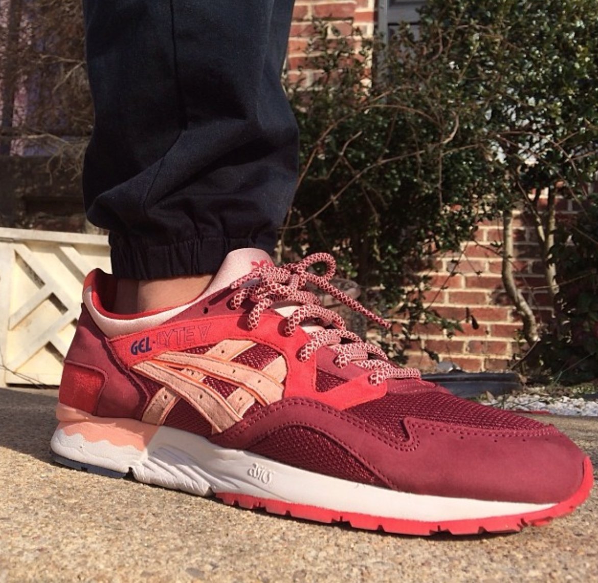 We're yall around in the era where we wore RF Asics? (yes that's my on foot picture, yes these were fire). Lovely memory, and impressive to see how far Ronnie Fieg has come with his products. Knew back then he was a special creator. Always delivering something different