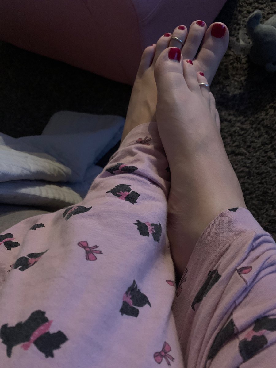 Funfeet13's tweet photo. Relaxing in my jammies #feet #foot #toes #barefeet #toering #funfeet #footgirl #footmodel https://t.co/d74Llt2oOD
