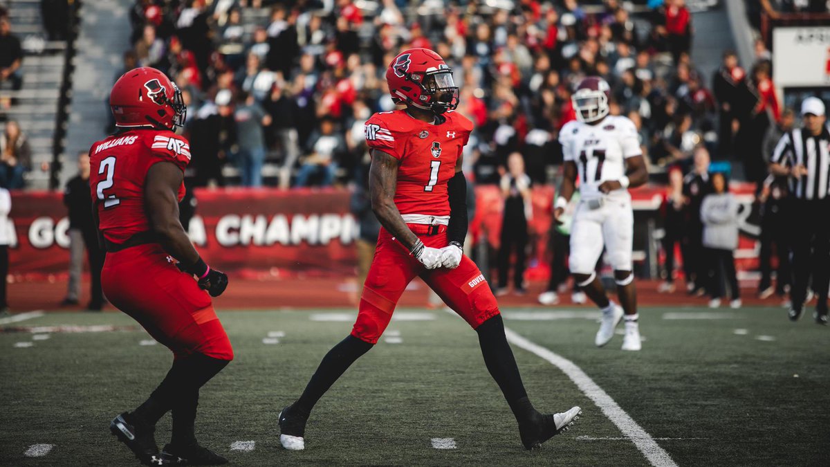 ch_v_ck's tweet photo. Blessed to receive an offer from Austin Peay ❤️🖤 @GovsFB 
@MarquaseLovings
@Keith_Scott05 
@Dbowman85 @Whiplassh5_2000 @williamsdo @RecruitLangston @ChadSimmons_ @RecruitGeorgia @wcann33 #GoGovernors https://t.co/HCO7AB38nP