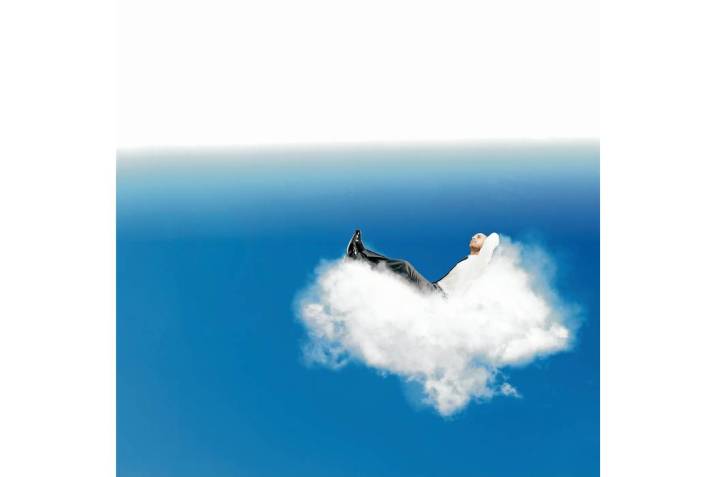 La magnitud de este gran problema de la humanidad no se resuelve con entrevistas o sugerencia desde la alturas de una oficina, es aportando o trabajando. Esperamos, como dice la canción, que bajen de esa nube y vengan a la realidad.