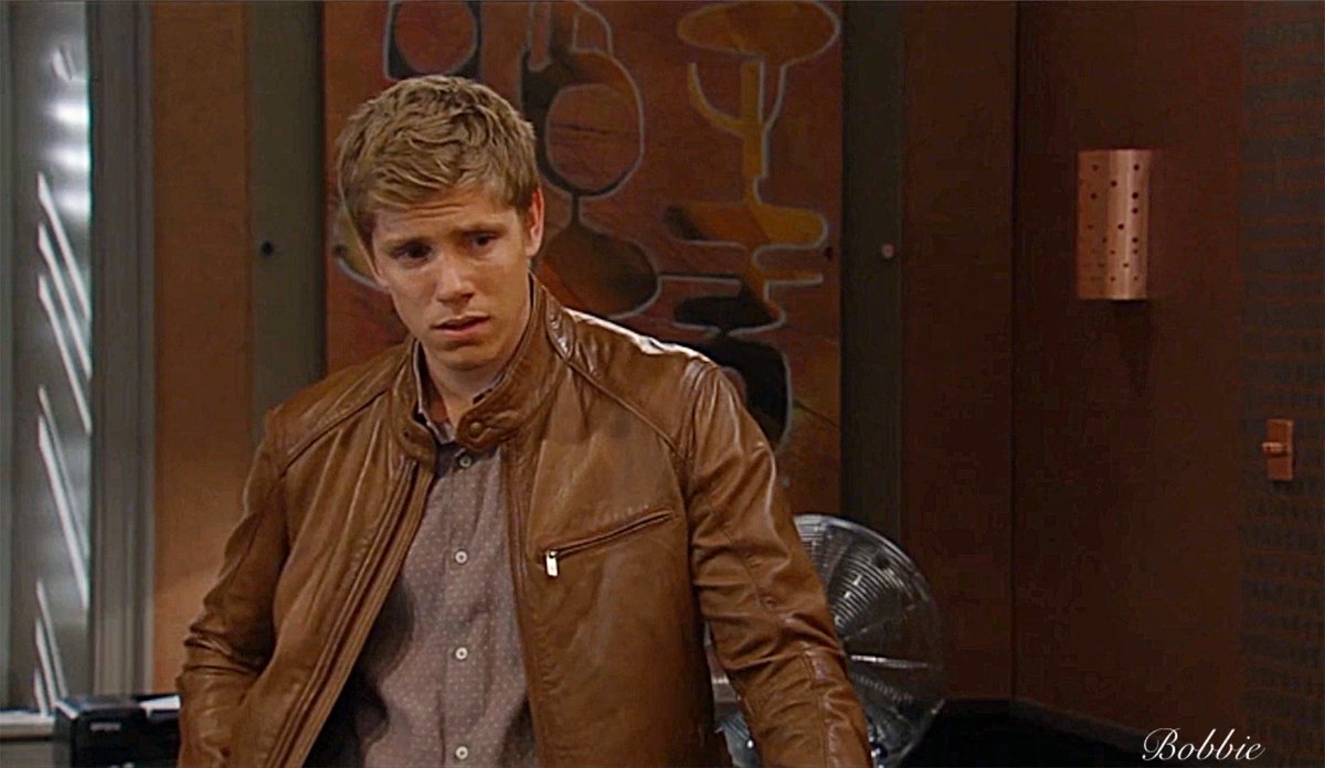 I know I should be in bed at moment but I'm not  and well... it's officially Friday in my part of the world so erm... a very happy #frecklesfriday #robron fandom! 😉😊😍😍🥰🥰
#ryanhawley #robertsugden #brownleatherjacket