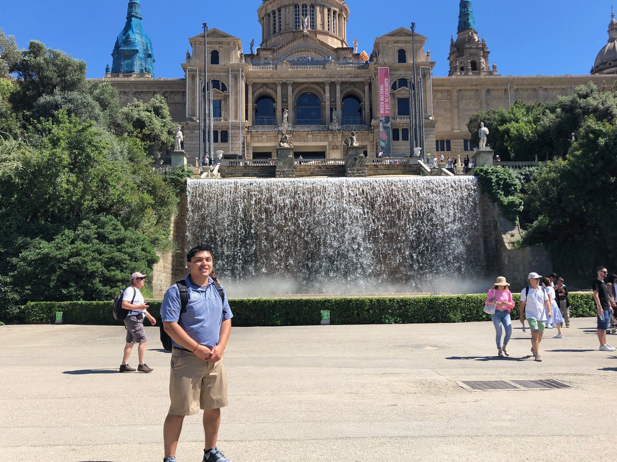 UTSATopScholar's tweet photo. #thirdyearthursday Edgar studied in Spain during Summer 2019. It was an outstanding experience &amp; one he’ll surely remember. Here he strengthened his career &amp; life skills while improving communication &amp; reflection. As always, he's moving towards great opportunities everyday! 🧡💙 https://t.co/VYKzgiAZ9D