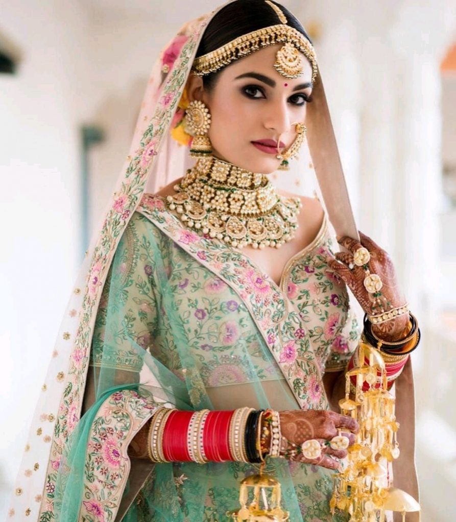 MakeupBrides's tweet photo. Bridal Jewellery essential .😍👰🤩

#bridallook #bridalmakeup https://t.co/SrUCgHbOC9