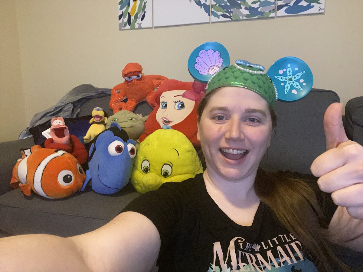 msjohnston_math's tweet photo. I joined the Ferger family for the #DisneyFamilySingalong!!! Then more Math family joined in too!! https://t.co/WGfy2PMdEQ