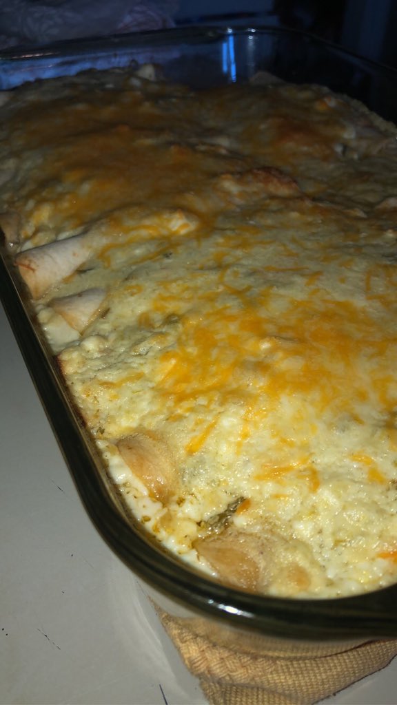 OhMelissaGrice's tweet photo. Tonight’s episode of #IssaInTheKitchen :
Chicken fajita enchiladas, homemade Mexican rice, elote. ✌️

@FoodNetwork #thekitchen #foodnetwork #QuarantineLife #QuarantineDiaries https://t.co/xqk06w8hqW