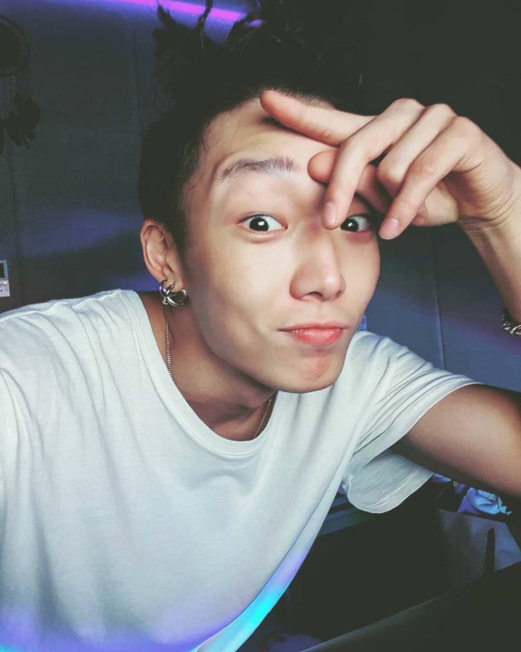I'll start my day with Kimbap's work from home vibesGood Morning and keep safe everyone!Day 2 - Bobby Selca P.s. can i really work if i'm with him i think we'll play games all day #Bobby  #iKON  #30DaysBiasChallenge