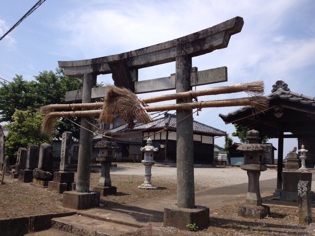 （過去散策より）
香取神社。千葉県野田市木野崎。
このインパクト。こんな注連縄はかつて見た事ないですね・・。
