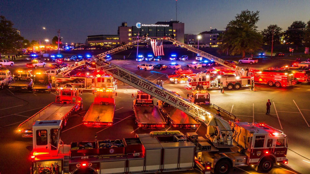 #Maumelle Engine 3 was among the public safety vehicles at <a href="/archildrens/">Arkansas Children's</a> tonight to honor the healthcare workers who give so much in service of our state. #MyMaumelle (Photo from @KATV / <a href="/brianemfinger/">Brian Emfinger</a>)
