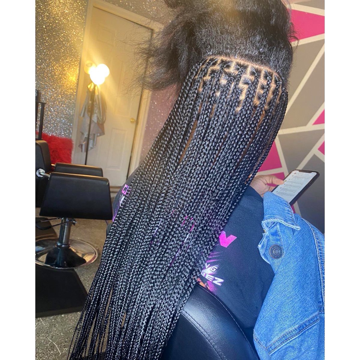 Yeezy on Twitter: "The process 🔥 (this picture was taken before braids  were clipped and dipped) these are not knotless they are my small hip  length box braids. IG - stylesbyyeezy https://t.co/WWi1UWNwce" /