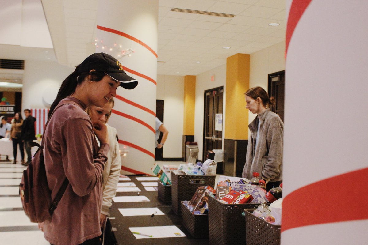 UMN_DM's tweet photo. Sending thanks to our silent auction donors for helping to make 'Sota Thon 2020 a success!

☆Corepower Yoga
☆Minnesota Arboretum
☆Guthrie Theater
☆Park Square Theater
☆Minnesota Timberwolves
☆Minnesota Vikings
☆Minnesota Wild
☆Love Your Melon
☆Can Can Wonderland
#ftk #dm https://t.co/64pm1Gy2OP