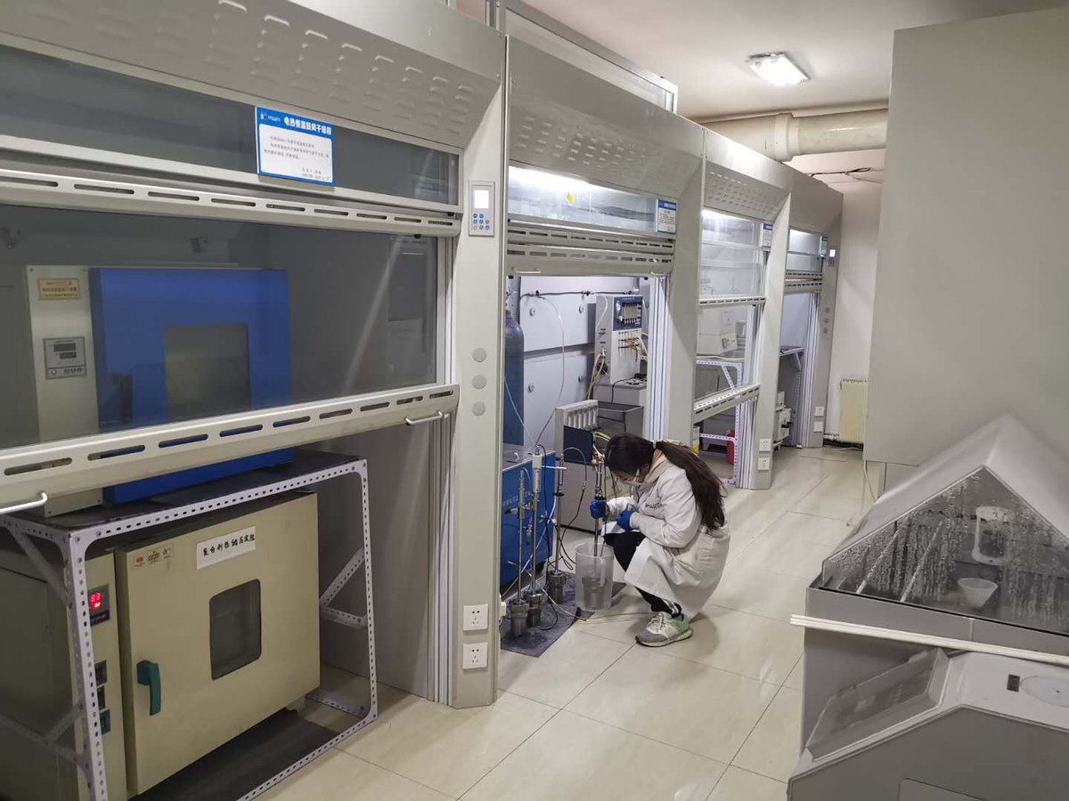 cn005d's tweet image. BETT Chemical owns leading lab with professional R&amp;amp;D team, all test and evalation equipments for lubricants and additives