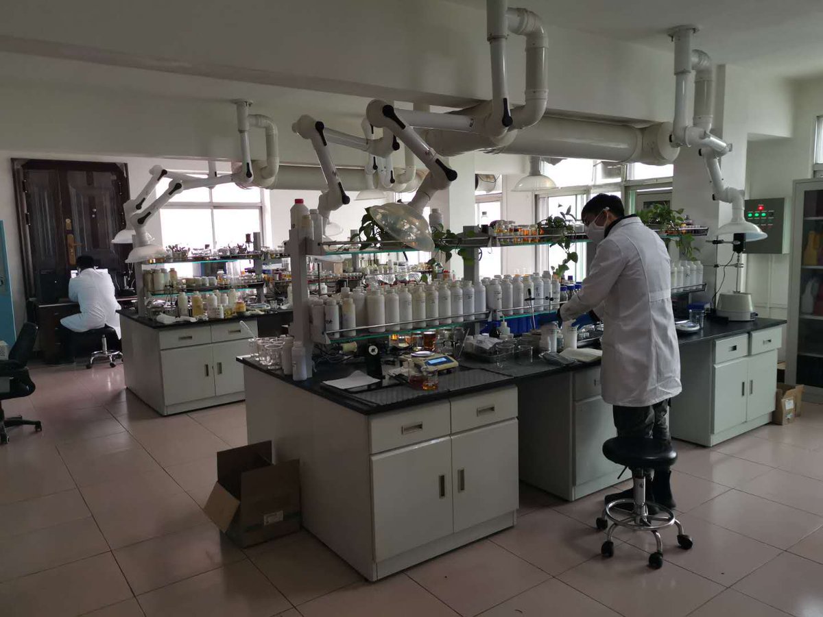 cn005d's tweet image. BETT Chemical owns leading lab with professional R&amp;amp;D team, all test and evalation equipments for lubricants and additives