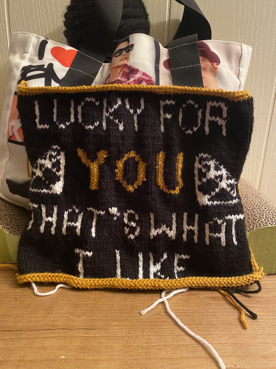 PopPop_itsBruno's tweet photo. One side done, one more to go! 

Hope to have the finished pillow posted this weekend. 💕

#BrunoMars #knitting #knit #brunomarsinspired #brunomarslove #brunomarspillow #pillow #knittingaddict #knittinglove @BrunoMars https://t.co/fTX4EWMXiA