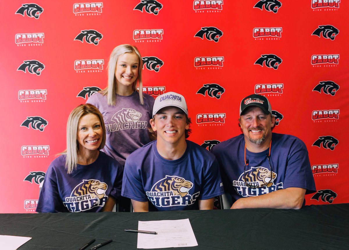 CabotAthDept's tweet photo. Congratulations to @CabotWrestling Masen Wade for signing at @Ouachita next fall! @OuachitaTigers #OBUTigers 🤼♂️ #wrestling https://t.co/8kWRex5zmI