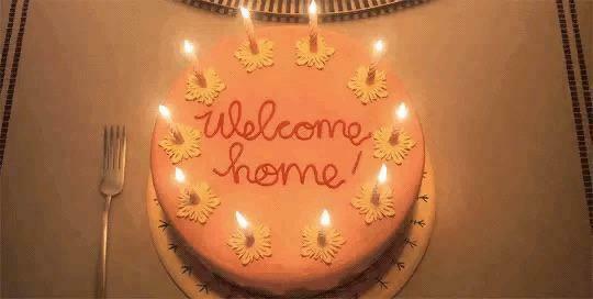 In Coraline (2009), the “welcome home” cake features a double loop on the O. According to Graphology, a double loop on a lower case O means that the person who wrote it is lying. There is only one double loop, meaning she is welcome but she is not home.