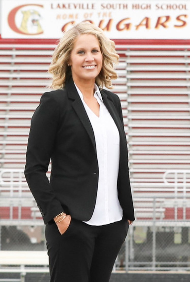 Thankful that this girl right here joined our Cougar family this year. She is the glue that keeps us together. @McDermott_LSHS <a href="/LshsStudCo/">LSHS Student Council</a> #ThankfulThursday #CougarsOnline2020 #BetterTogetherLSHS