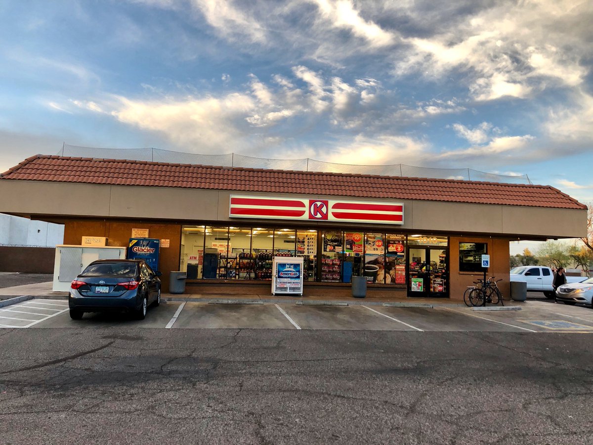 Laurenski's tweet photo. One time I had a handful of Rula Bula bloody marys and ran around the parking lot of ~the~ Circle K. #NewTimesMovieClub #Easter2018 https://t.co/N4zrSMCNK7