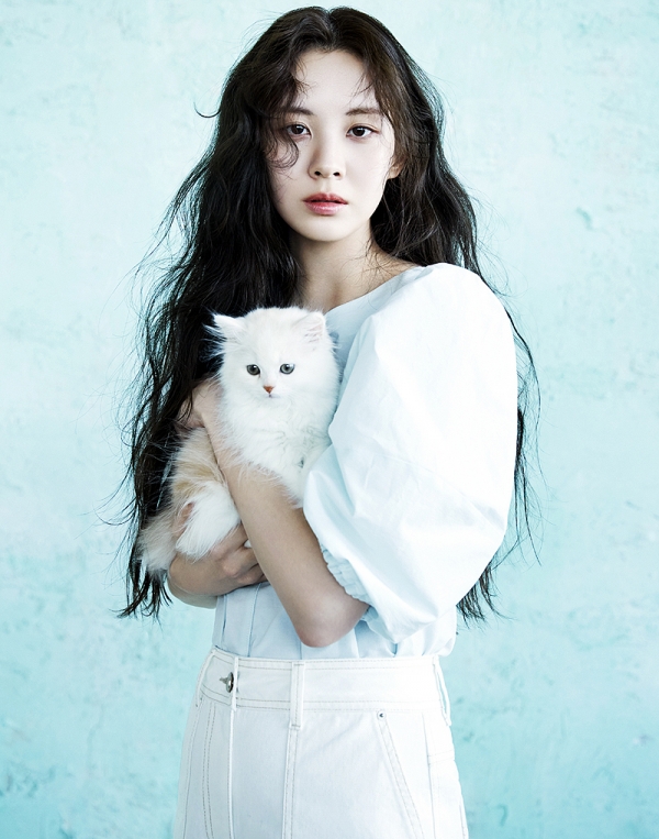 SeohyunPoint's tweet photo. [Korea Fashion &amp; Tex News] 2020 Brand Ad Story https://t.co/4BbQgBV1XS

#ItMICHAA drew various concepts from model #SEOHYUN as an actress, singer, and 30 y/o. #Multipersona theme: Super Natural, Contrast Edge, Pure Romantic, All White. Appeal to consumers with shifting identities https://t.co/3T72GDL3hv